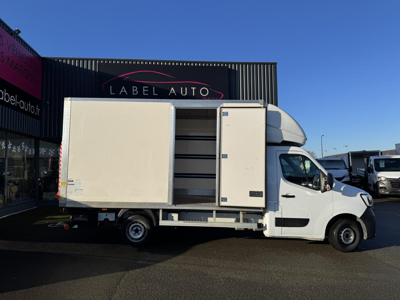 RENAULT MASTER 3T5 CAISSE 20M3 HAYON 2.3 DCI 145CH CONFORT - Box van: picture 2 RENAULT MASTER 3T5 CAISSE 20M3 HAYON 2.3 DCI 145CH CONFORT - Box van: picture 2