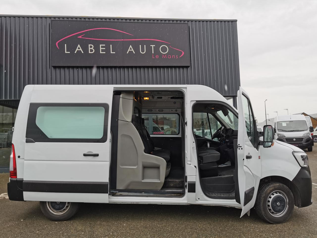 RENAULT Master Confort F3300 L2H2 2.3 dCi - 135 III CABINE APPROFONDIE Cabine approfondie L2H2 Traction PHA - Panel van: picture 1 RENAULT Master Confort F3300 L2H2 2.3 dCi - 135 III CABINE APPROFONDIE Cabine approfondie L2H2 Traction PHA - Panel van: picture 1