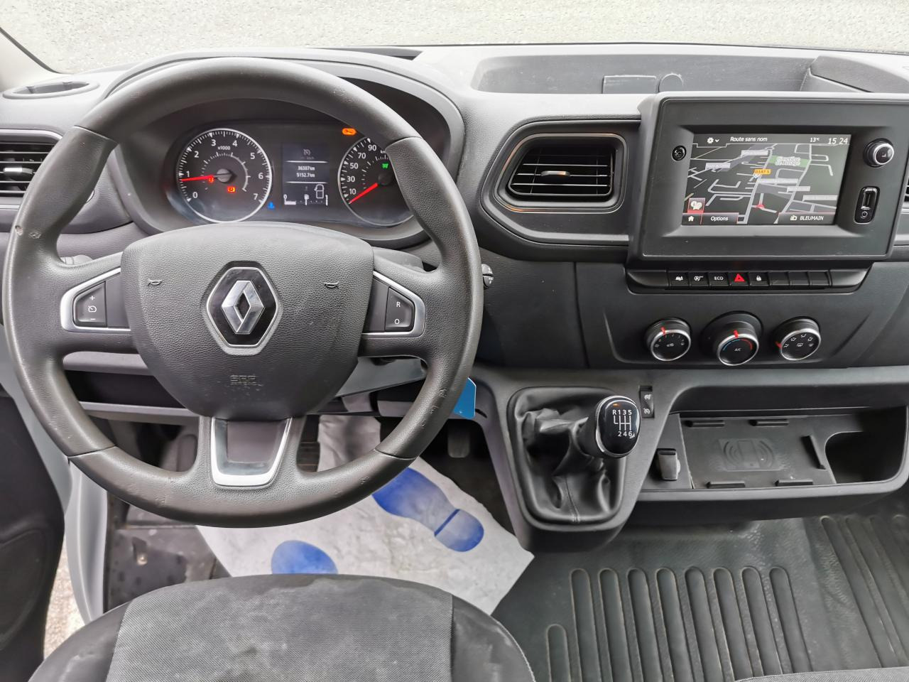 RENAULT Master Confort F3300 L2H2 2.3 dCi - 135 III CABINE APPROFONDIE Cabine approfondie L2H2 Traction PHA - Panel van: picture 4 RENAULT Master Confort F3300 L2H2 2.3 dCi - 135 III CABINE APPROFONDIE Cabine approfondie L2H2 Traction PHA - Panel van: picture 4