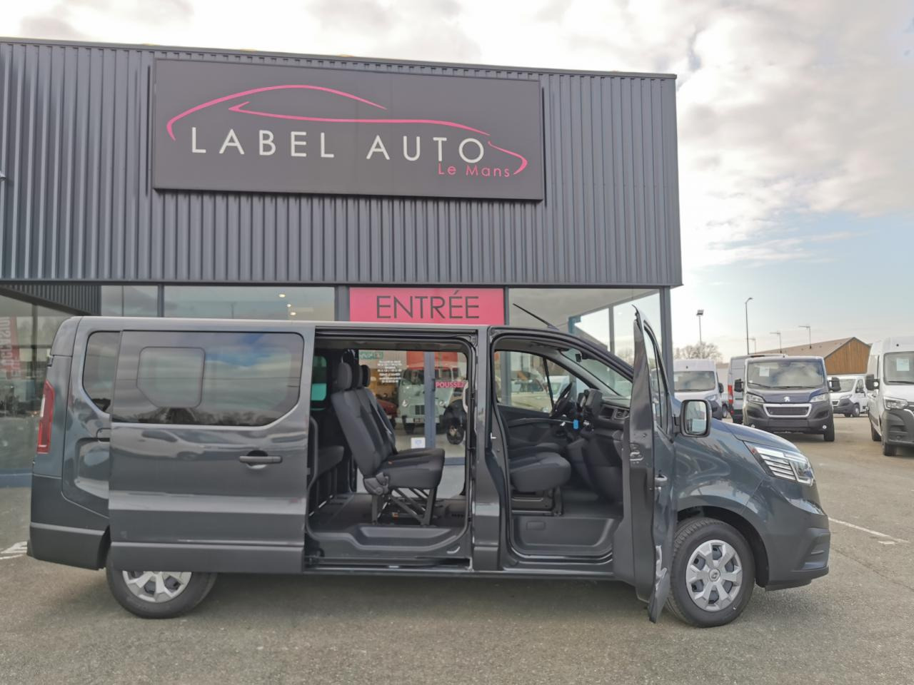 RENAULT Trafic L2 2.0 Energy dCi - 150 - S&S III COMBI Combi Zen L2H1 PHASE 3 - Minibus, Passenger van: picture 3 RENAULT Trafic L2 2.0 Energy dCi - 150 - S&S III COMBI Combi Zen L2H1 PHASE 3 - Minibus, Passenger van: picture 3