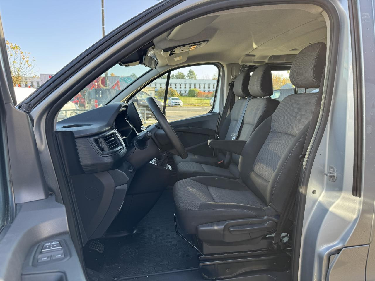 RENAULT Trafic L2 2.0 Energy dCi - 150 - S&S III COMBI Combi Zen L2H1 PHASE 3 - Passenger van: picture 5 RENAULT Trafic L2 2.0 Energy dCi - 150 - S&S III COMBI Combi Zen L2H1 PHASE 3 - Passenger van: picture 5