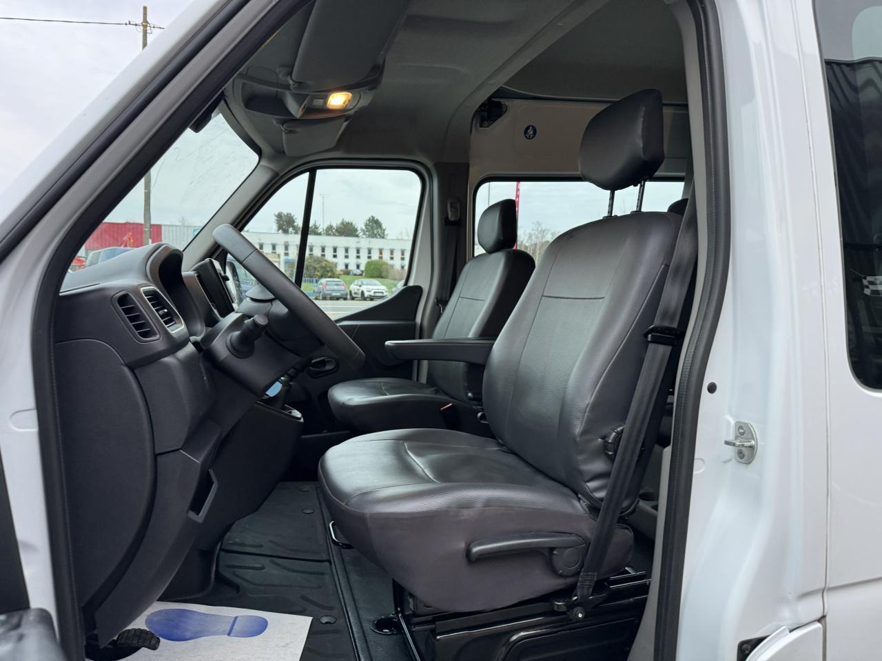 Renault Master F3500 L3H2 2.3 BLUE DCI 135CH CABINE APPROFONDIE 6 PLACES GRAND CONFORT - Combi van: picture 5 Renault Master F3500 L3H2 2.3 BLUE DCI 135CH CABINE APPROFONDIE 6 PLACES GRAND CONFORT - Combi van: picture 5