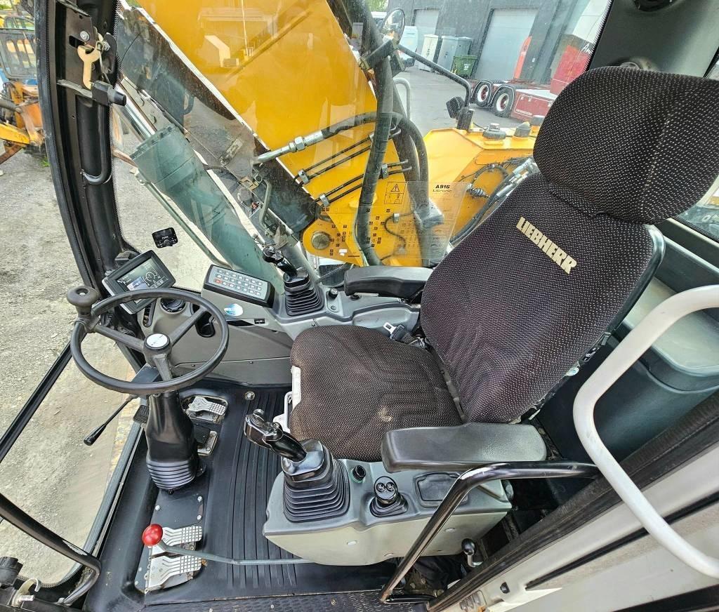 Wheel excavator Liebherr A 916: picture 31