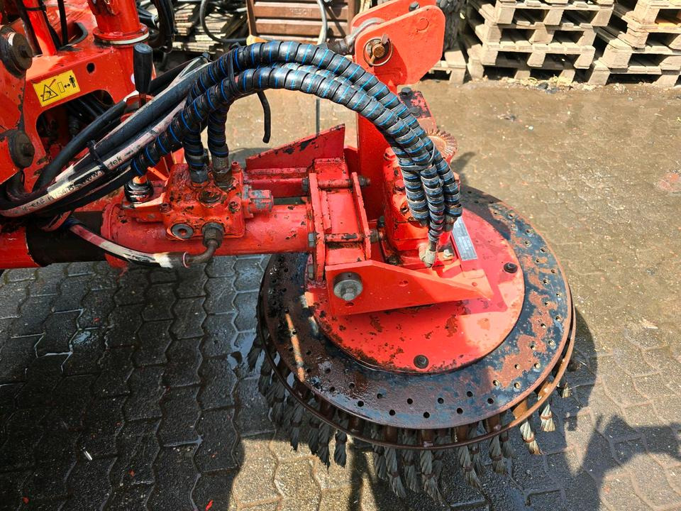 Dücker PFP 300 Pflasterputzer Wildkrautbürste Flächenbürste Wildkrautbürste für Mähausleger UNA 500 600 MKM FME FMK 500 600 700 Böschungsmäher Böschungsmulcher - Broom: picture 1 Dücker PFP 300 Pflasterputzer Wildkrautbürste Flächenbürste Wildkrautbürste für Mähausleger UNA 500 600 MKM FME FMK 500 600 700 Böschungsmäher Böschungsmulcher - Broom: picture 1