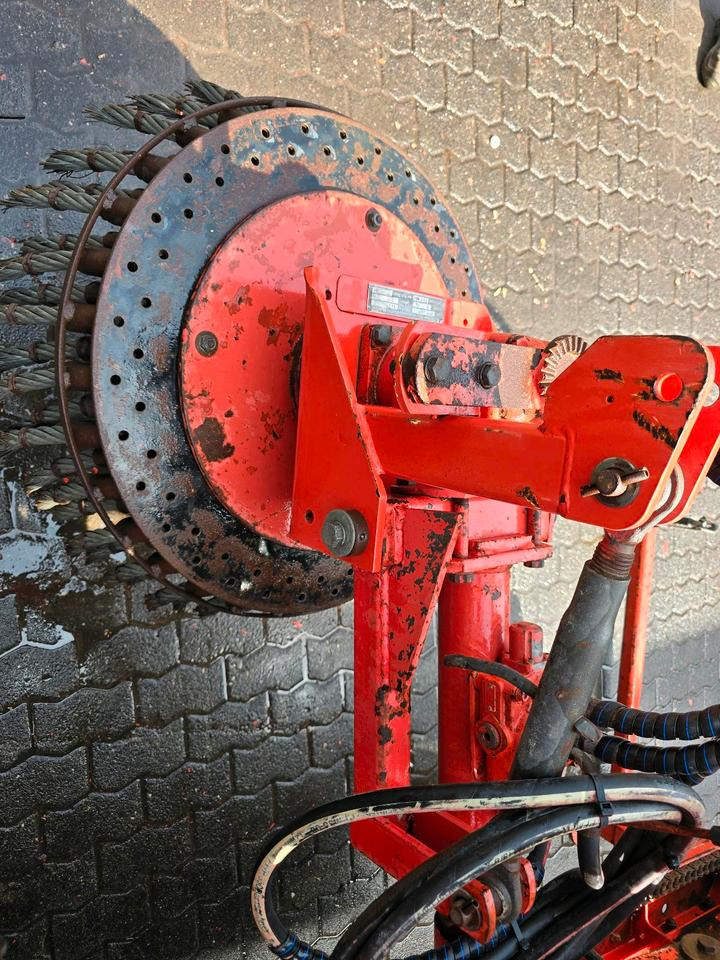 Dücker PFP 300 Pflasterputzer Wildkrautbürste Flächenbürste Wildkrautbürste für Mähausleger UNA 500 600 MKM FME FMK 500 600 700 Böschungsmäher Böschungsmulcher - Broom: picture 3 Dücker PFP 300 Pflasterputzer Wildkrautbürste Flächenbürste Wildkrautbürste für Mähausleger UNA 500 600 MKM FME FMK 500 600 700 Böschungsmäher Böschungsmulcher - Broom: picture 3