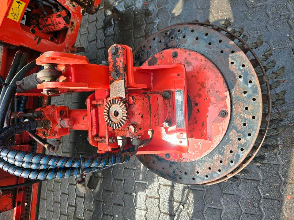 Dücker PFP 300 Pflasterputzer Wildkrautbürste Flächenbürste Wildkrautbürste für Mähausleger UNA 500 600 MKM FME FMK 500 600 700 Böschungsmäher Böschungsmulcher - Broom: picture 2 Dücker PFP 300 Pflasterputzer Wildkrautbürste Flächenbürste Wildkrautbürste für Mähausleger UNA 500 600 MKM FME FMK 500 600 700 Böschungsmäher Böschungsmulcher - Broom: picture 2