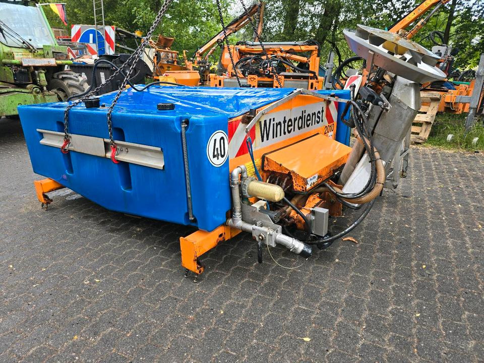 Gmeiner STA 2000 C Salzstreuer für Unimog UGN UGE 424 427 405 U300 U 300 400 500 MERCEDES-BENZ 218 219 318 323 423 427 327 430 429 430 435 Salzsilo Streuautomat Winterdienst - Sand/ Salt spreader: picture 4 Gmeiner STA 2000 C Salzstreuer für Unimog UGN UGE 424 427 405 U300 U 300 400 500 MERCEDES-BENZ 218 219 318 323 423 427 327 430 429 430 435 Salzsilo Streuautomat Winterdienst - Sand/ Salt spreader: picture 4