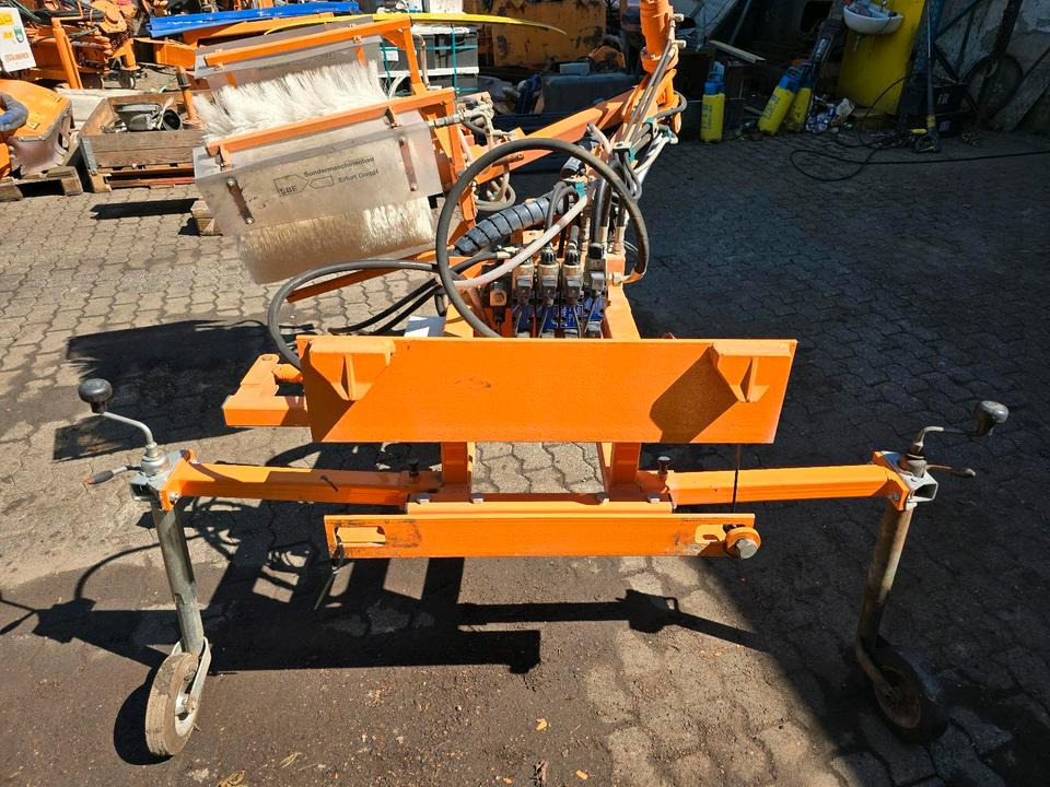 Leitpfostenwaschgerät WV 3-L für Unimog 405/10 405/12 U300 u400 300 500 318 218 423 430 530 Schmidt - Broom for Truck: picture 2 Leitpfostenwaschgerät WV 3-L für Unimog 405/10 405/12 U300 u400 300 500 318 218 423 430 530 Schmidt - Broom for Truck: picture 2