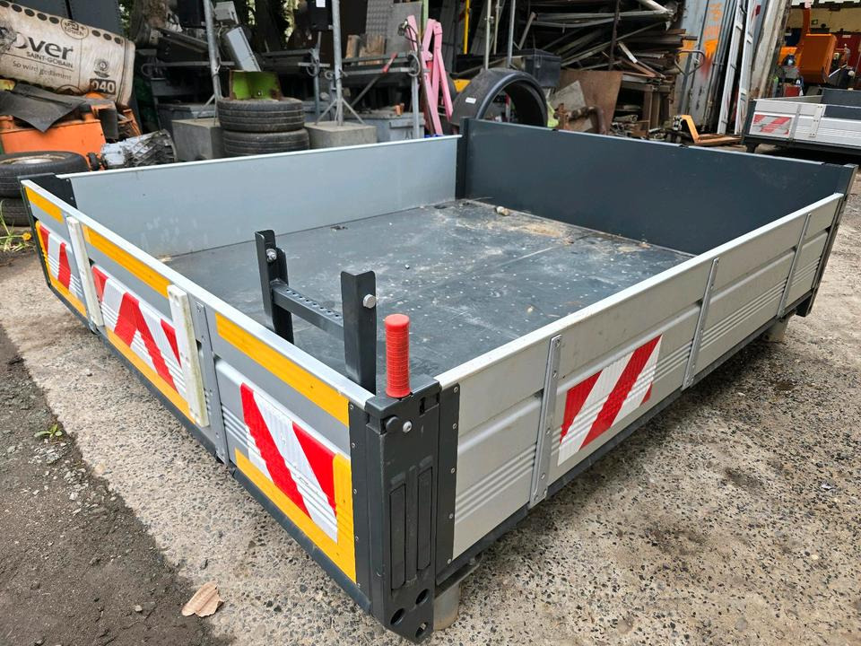 Neue Kipperpritsche Pritsche für Unimog 405 U 318 U318 423 430 429 327 435 U 400 300 290 Mercedes-Benz - Tipper body: picture 1 Neue Kipperpritsche Pritsche für Unimog 405 U 318 U318 423 430 429 327 435 U 400 300 290 Mercedes-Benz - Tipper body: picture 1