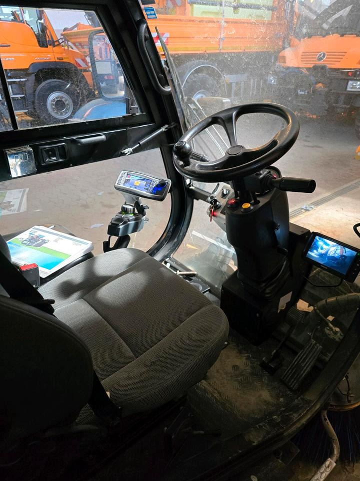 Road sweeper Nilfisk City Ranger 3500 Kehrmaschine Straßenkehrmaschine mit Schmidt Bediendisplay Hako Kehreinheit: picture 12
