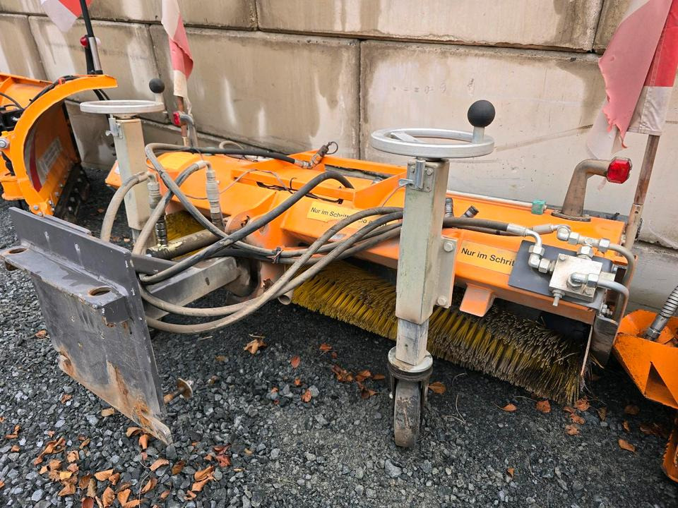 Sobernheimer FKM 1.8F Kehrmaschine für Multicar Straßenkehrmaschine Kehrbesen für Multicar Tremo Iseki Kubota - Broom: picture 2 Sobernheimer FKM 1.8F Kehrmaschine für Multicar Straßenkehrmaschine Kehrbesen für Multicar Tremo Iseki Kubota - Broom: picture 2