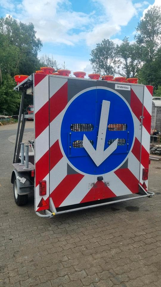 Mersch Absperrtafel Vz616 mit Horizont Leuchtkreuzanlage Sperrwand Sperranhänger Leittafel Leitanhänger Verkehrsleittafel Verkehrsleitanhänger Verkehrssicherungsanhänger Nissen Trebbiner - Trailer: picture 4 Mersch Absperrtafel Vz616 mit Horizont Leuchtkreuzanlage Sperrwand Sperranhänger Leittafel Leitanhänger Verkehrsleittafel Verkehrsleitanhänger Verkehrssicherungsanhänger Nissen Trebbiner - Trailer: picture 4