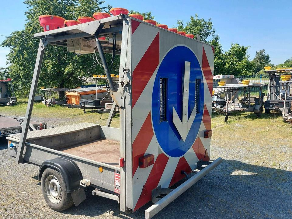 Trebbiner Absperrtafel AMD Verkehrsleittafel Vz616 - Trailer: picture 3 Trebbiner Absperrtafel AMD Verkehrsleittafel Vz616 - Trailer: picture 3