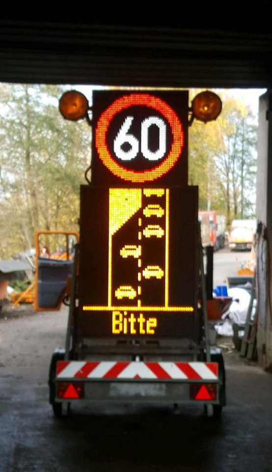 Verkehrsleitanhänger Mersch Nissen Trebbiner Horizont - Trailer: picture 1 Verkehrsleitanhänger Mersch Nissen Trebbiner Horizont - Trailer: picture 1