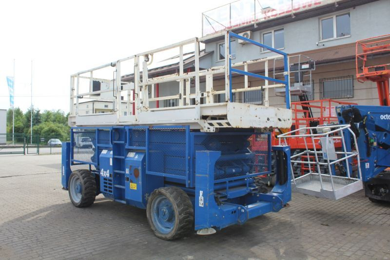 Podnośnik nożycowy 4x4 spalinowy 15 m Genie GS4390 - Scissor lift: picture 2 Podnośnik nożycowy 4x4 spalinowy 15 m Genie GS4390 - Scissor lift: picture 2