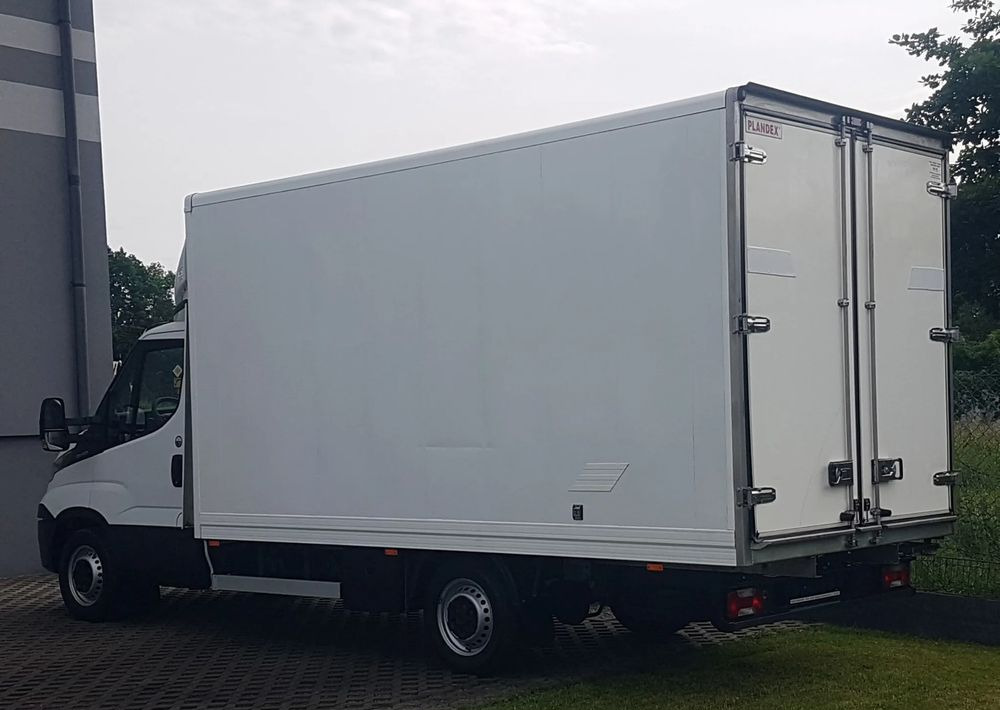 Iveco DAILY 3,0 KLIMA 8EP KONTENER 4,22x2,10x2,11 AC KRAJOWY DMC 3500 KG 35-150 - Box van: picture 3 Iveco DAILY 3,0 KLIMA 8EP KONTENER 4,22x2,10x2,11 AC KRAJOWY DMC 3500 KG 35-150 - Box van: picture 3