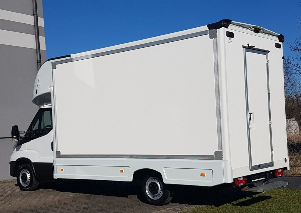 Iveco DAILY KONTENER NISKOPODŁOGOWY 4,43x2,23x2,42 SKLEP FOODTRUCK BAR KLIMA KONIOWÓZ KAMPER - Box van: picture 3 Iveco DAILY KONTENER NISKOPODŁOGOWY 4,43x2,23x2,42 SKLEP FOODTRUCK BAR KLIMA KONIOWÓZ KAMPER - Box van: picture 3