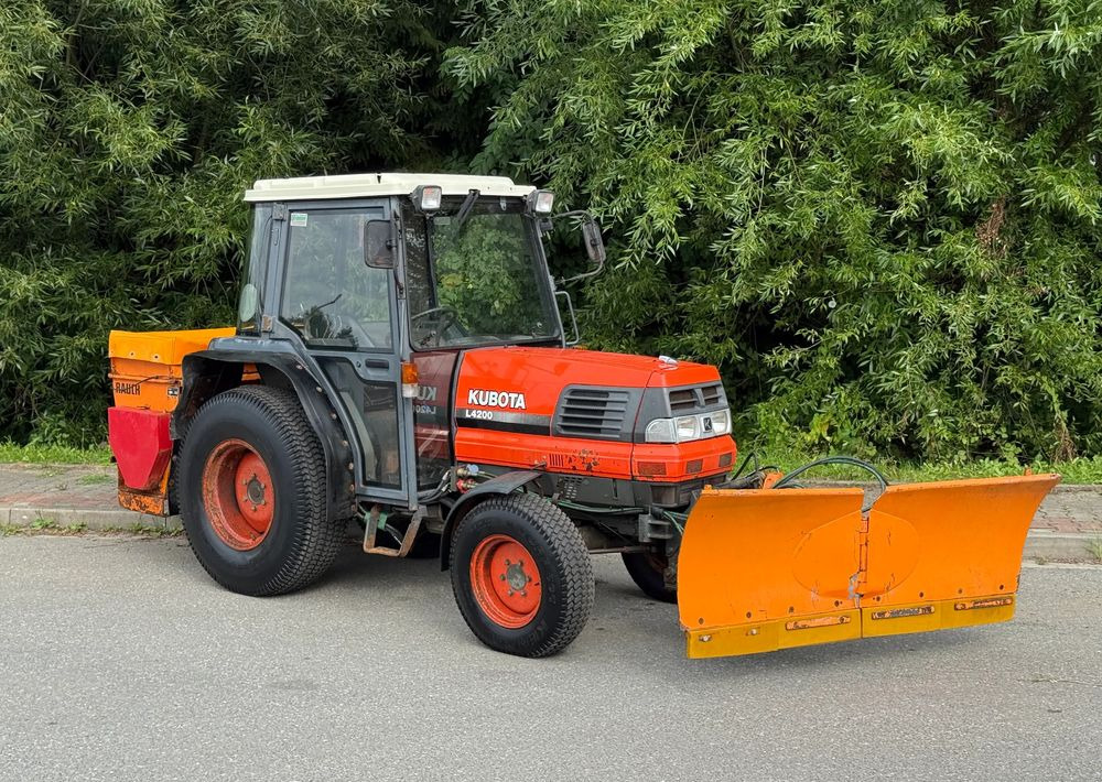 Farm tractor Kubota * Traktor KUBOTA L4200 * 4x4 * Pług Piaskarka * Wałek Przód Tył * Sprowadzony* Zimowe Utrzymanie: picture 1