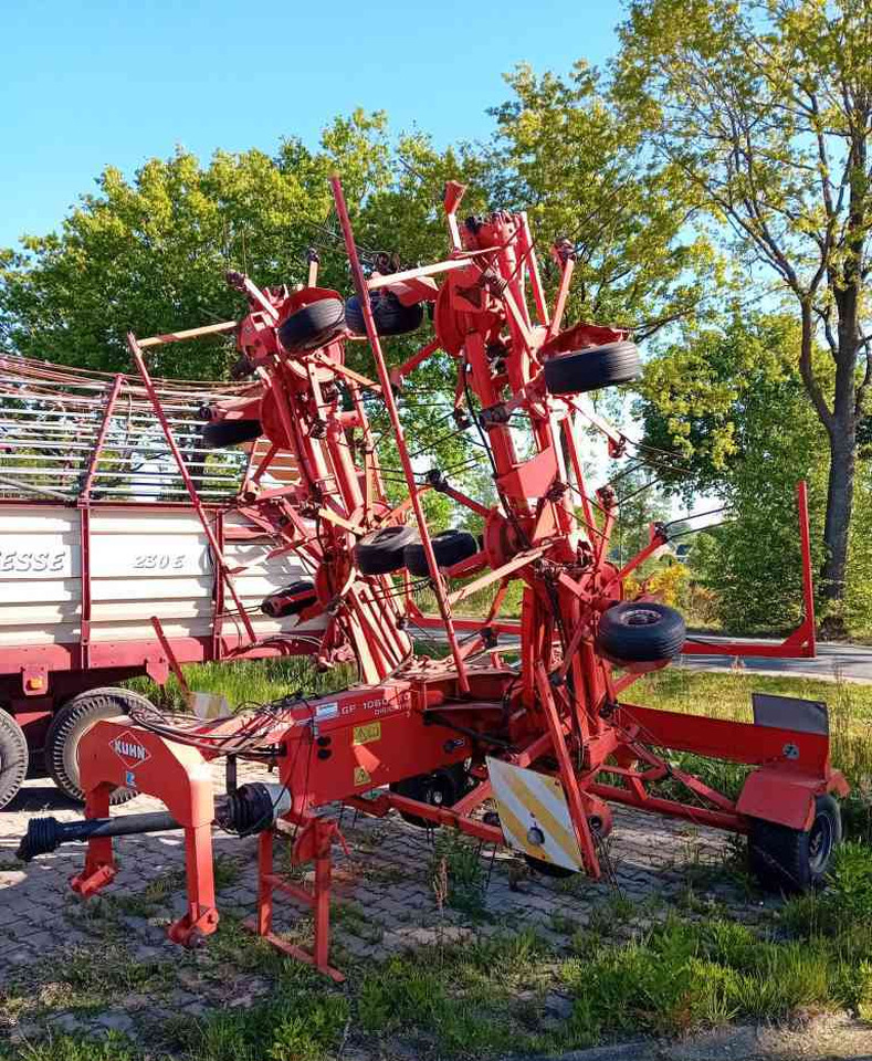 Kuhn GF10601TO schudder, weidebouwmachines - Tedder/ Rake: picture 1 Kuhn GF10601TO schudder, weidebouwmachines - Tedder/ Rake: picture 1