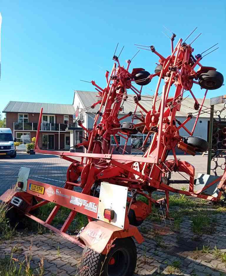Kuhn GF10601TO schudder, weidebouwmachines - Tedder/ Rake: picture 3 Kuhn GF10601TO schudder, weidebouwmachines - Tedder/ Rake: picture 3