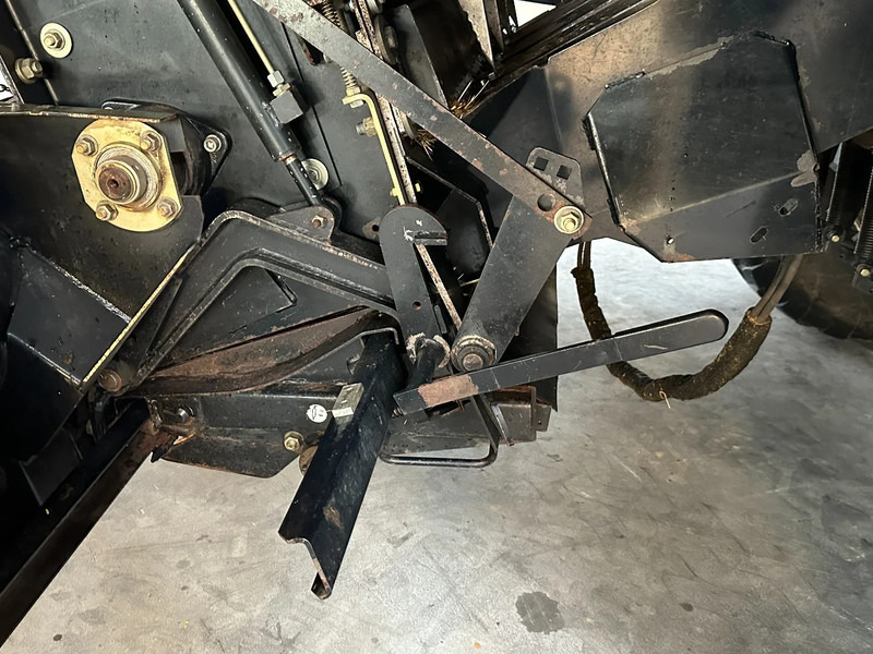 Agricultural machinery New Holland BB9060 Cropcutter: picture 11