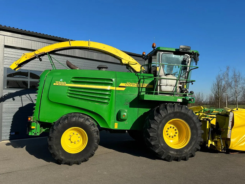John Deere 7300 - Forage harvester: picture 3 John Deere 7300 - Forage harvester: picture 3