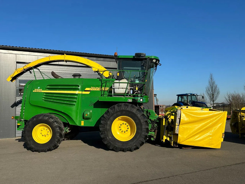 John Deere 7300 - Forage harvester: picture 2 John Deere 7300 - Forage harvester: picture 2