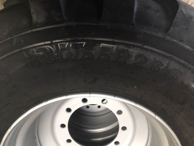 BKT 650/55 R26.5 BKT FL 630 op velg - Wheels and tires for Agricultural machinery: picture 1 BKT 650/55 R26.5 BKT FL 630 op velg - Wheels and tires for Agricultural machinery: picture 1