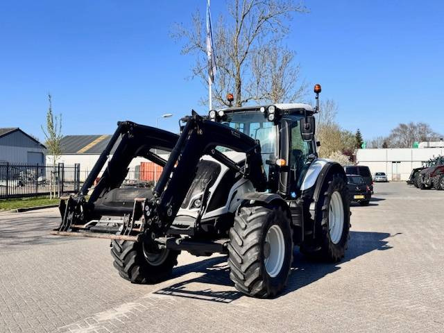 Farm tractor Valtra N104 Hitech5 met voorlader 4700 uur!: picture 12