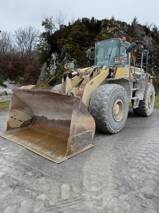 Komatsu WA420 - Wheel loader: picture 1 Komatsu WA420 - Wheel loader: picture 1