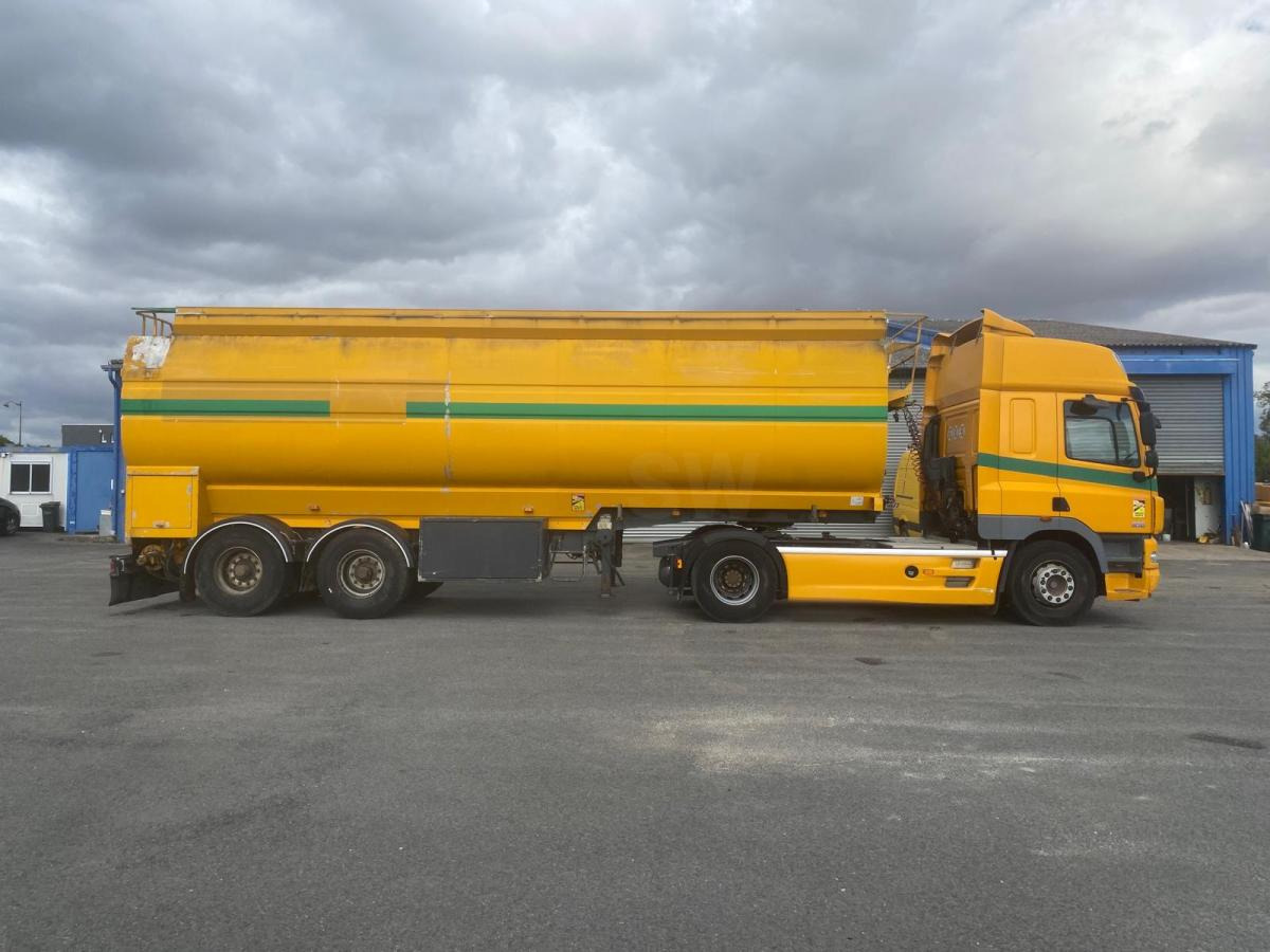 LEVEQUES - Tank semi-trailer: picture 2 LEVEQUES - Tank semi-trailer: picture 2