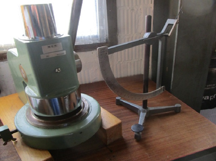 MECHANISCHE PAPIERWAAGE MIT HANDPROBE STANZE - Printing machinery: picture 2 MECHANISCHE PAPIERWAAGE MIT HANDPROBE STANZE - Printing machinery: picture 2