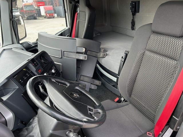 Renault Trucks T - Tractor unit: picture 5 Renault Trucks T - Tractor unit: picture 5
