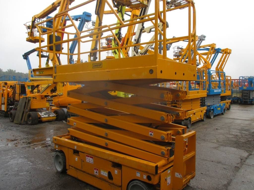 Haulotte Compact 12  - Scissor lift: picture 4 Haulotte Compact 12  - Scissor lift: picture 4