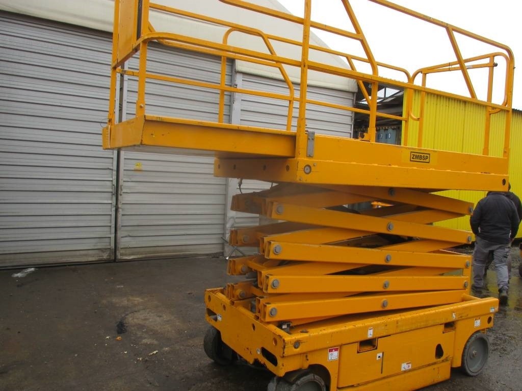 Haulotte Compact 12  - Scissor lift: picture 2 Haulotte Compact 12  - Scissor lift: picture 2