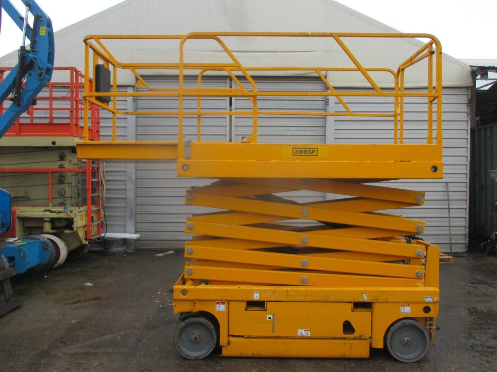 Haulotte Compact 12  - Scissor lift: picture 1 Haulotte Compact 12  - Scissor lift: picture 1