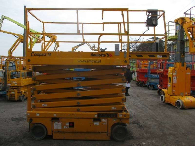 Haulotte Compact 14 - Scissor lift: picture 5 Haulotte Compact 14 - Scissor lift: picture 5