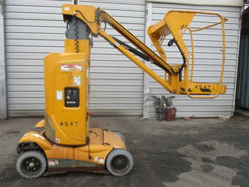 Haulotte Star 10  - Vertical mast lift: picture 1 Haulotte Star 10  - Vertical mast lift: picture 1