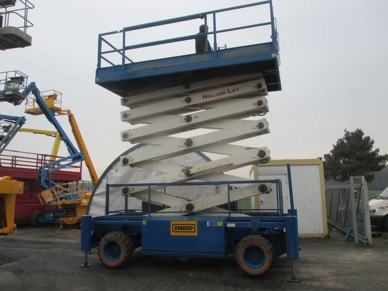 Holland Lift B 195 DL 25  - Scissor lift: picture 1 Holland Lift B 195 DL 25  - Scissor lift: picture 1