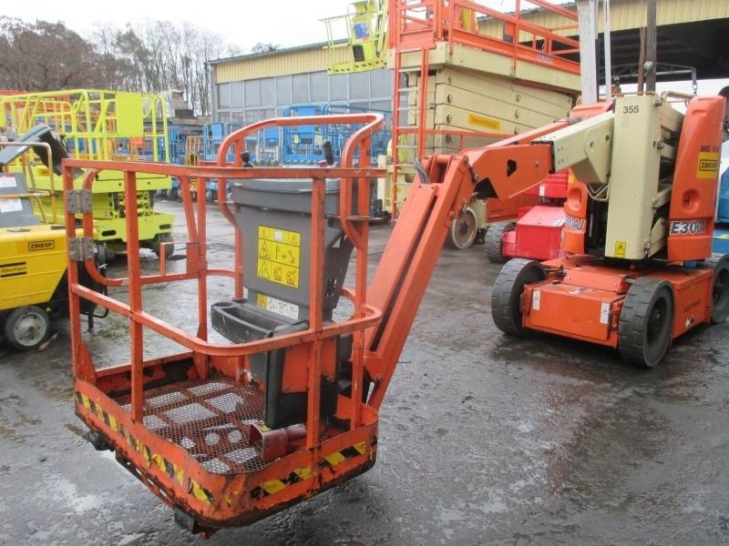 Articulated boom JLG E 300 AJ: picture 8