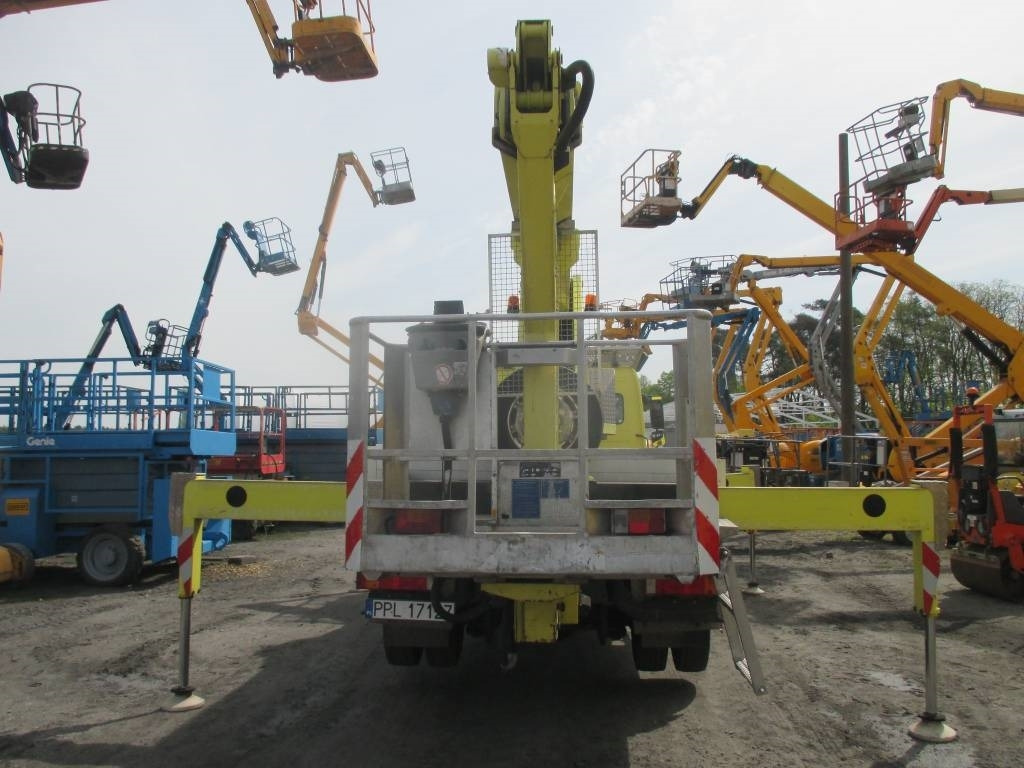 Wumag WT 230  - Truck mounted aerial platform: picture 4 Wumag WT 230  - Truck mounted aerial platform: picture 4