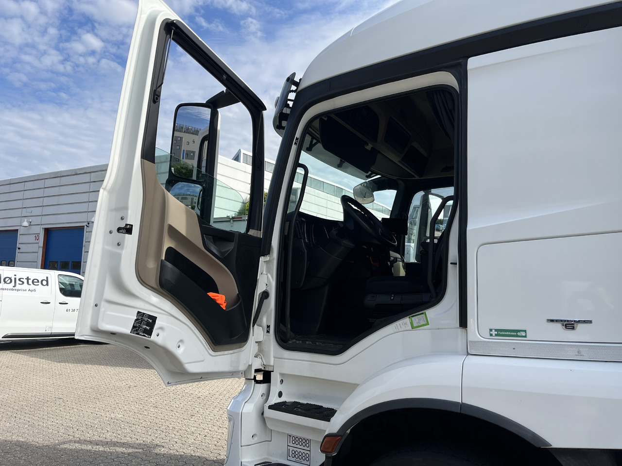 Refrigerator truck MERCEDES-BENZ Actros 2540: picture 9