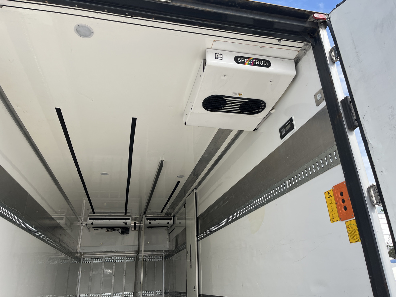 Refrigerator truck MERCEDES-BENZ Actros 2540: picture 7