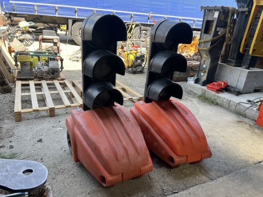 Feux de chantier diabolo - Construction equipment: picture 2 Feux de chantier diabolo - Construction equipment: picture 2