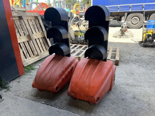 Feux de chantier diabolo - Construction equipment: picture 1 Feux de chantier diabolo - Construction equipment: picture 1
