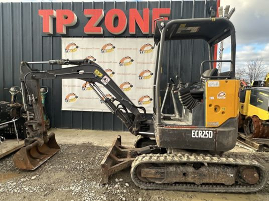 Volvo ECR25D à 22 500 € HT - Mini excavator: picture 2 Volvo ECR25D à 22 500 € HT - Mini excavator: picture 2