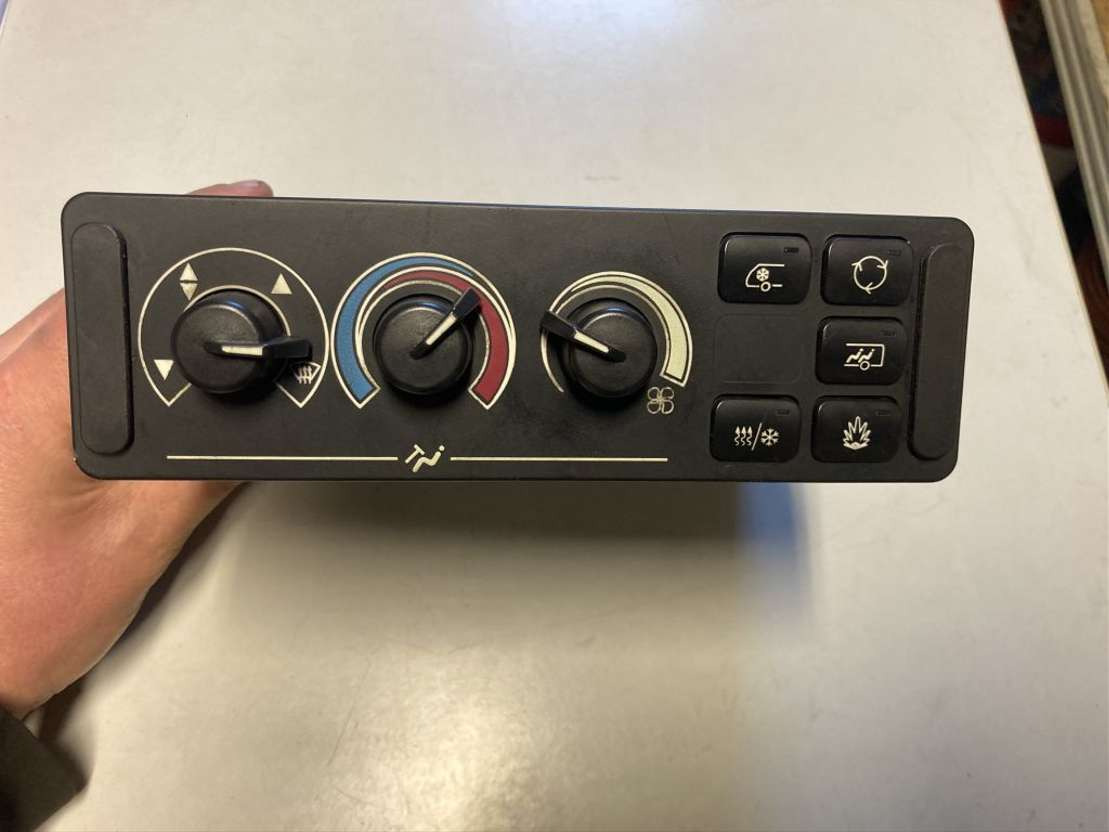 Wabco Wabco Klimabedienteil 4461950030 Citaro Mercedes 446 195 003 0 - Cab and interior for Bus: picture 1 Wabco Wabco Klimabedienteil 4461950030 Citaro Mercedes 446 195 003 0 - Cab and interior for Bus: picture 1