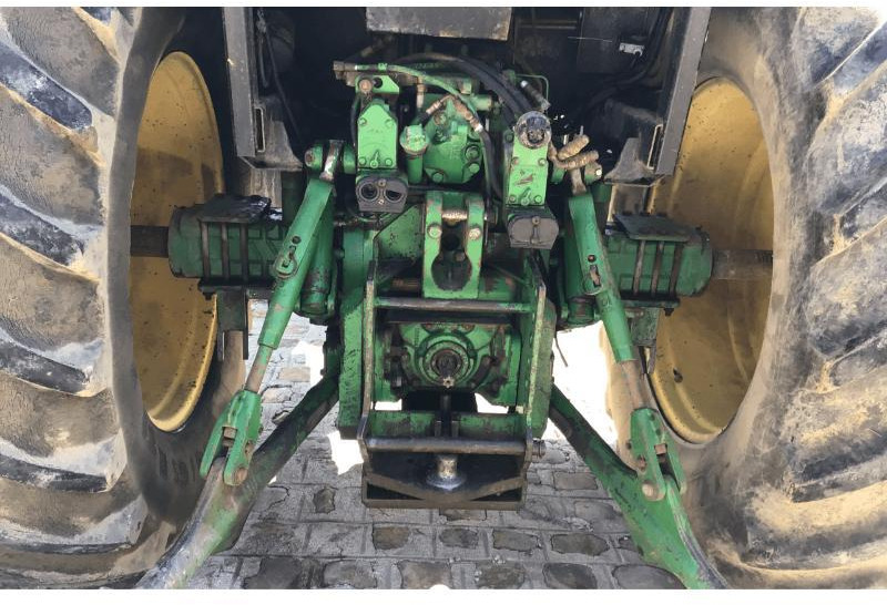 JOHN DEERE 4055 - Farm tractor: picture 5 JOHN DEERE 4055 - Farm tractor: picture 5