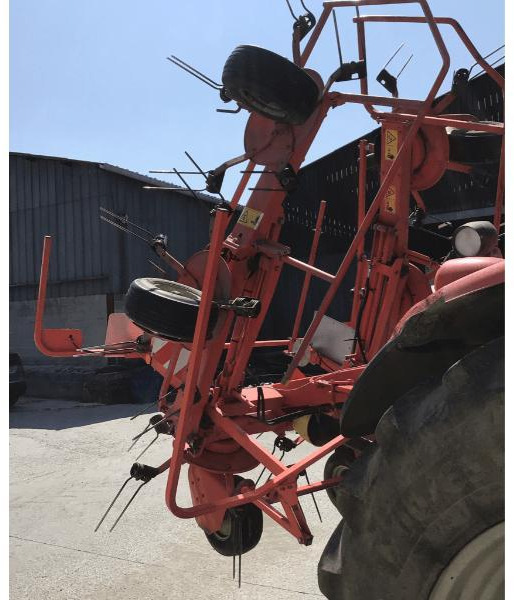 KUHN GF5902 - Tedder/ Rake: picture 5 KUHN GF5902 - Tedder/ Rake: picture 5