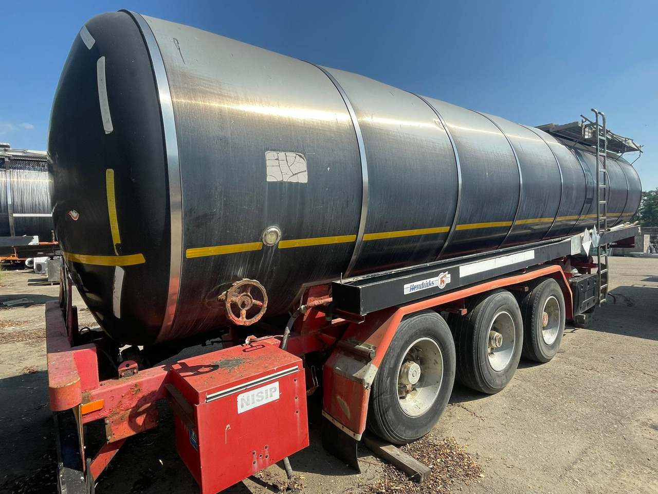 HENDRICK BITUMEN SEMI-TRAILER - Tank semi-trailer: picture 1 HENDRICK BITUMEN SEMI-TRAILER - Tank semi-trailer: picture 1